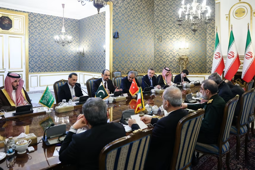 Иран Саудын Араб болон бүс нутгийн томоохон гүрнүүдийн төлөөлөгчдийг хүлээн авч уулзлаа