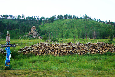 Oglogchiin kherem oglogch wall